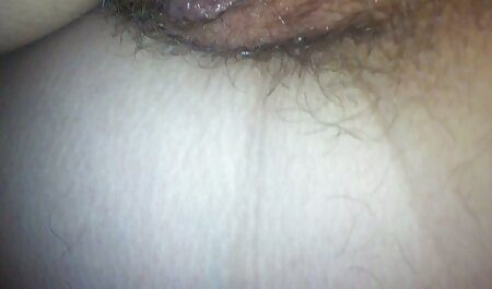 جوان 18 ساله خانه سكس روسی که از آلت تناسلی لذت می برد