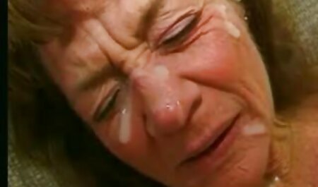 معشوقه پسر را با بند سکس معلم در خانه در نقطه طراحی خود قرار می دهد