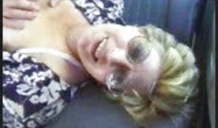 رابطه سکس پنهانی در خانه جنسی با یک عامل.