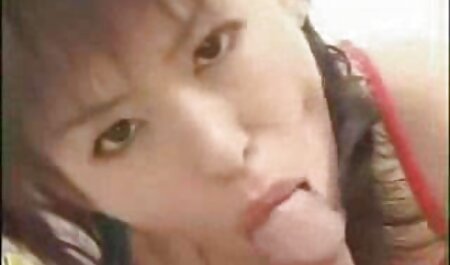 سه خانه سكس لزبین با یک استراپون زیبا سرگرم کننده هستند