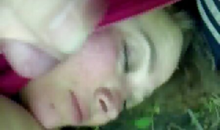 زن سکس با یک مرد سیاه تقلب می کند sexدر خانه ، از blowjob بسیار جذاب می کند و او را در حمام fucks می کند