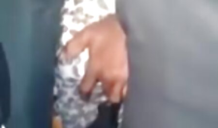 اجبار مردها خانه سكس به فاحشه های کوچک در یک کلبه قابل جابجایی