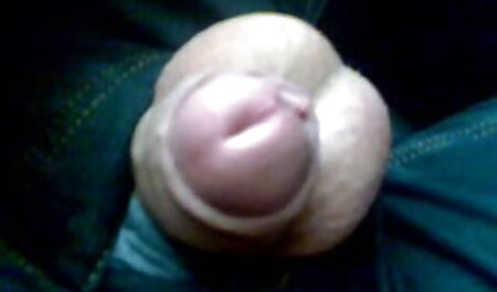 Busty آماده سکس پنهانی در خانه لعنتی در یک مینی بوس است.