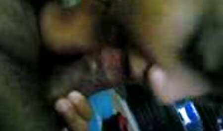 سبزه زیبا از 1 نفر sexدر خانه از blowjob بسیار شگفت انگیز می کند