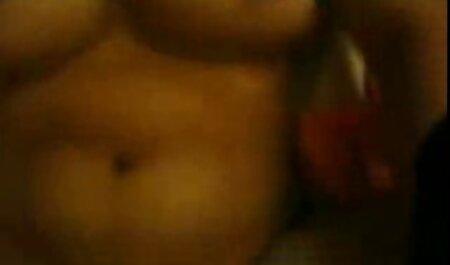 دختری با مشاعره برهنه ، کاربران xxxدر ماشین Chaturbate را بر روی آیکون ها متولد می کند