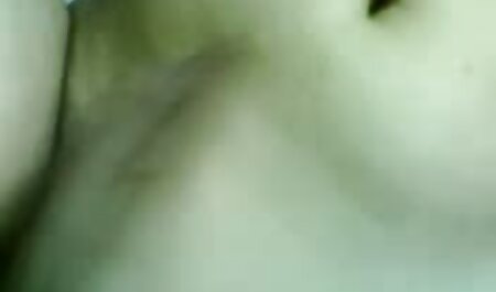 Stepdaughter Kone پروردگار خود را می کند و داستانهای سکسی خانه لعنتی می کند.